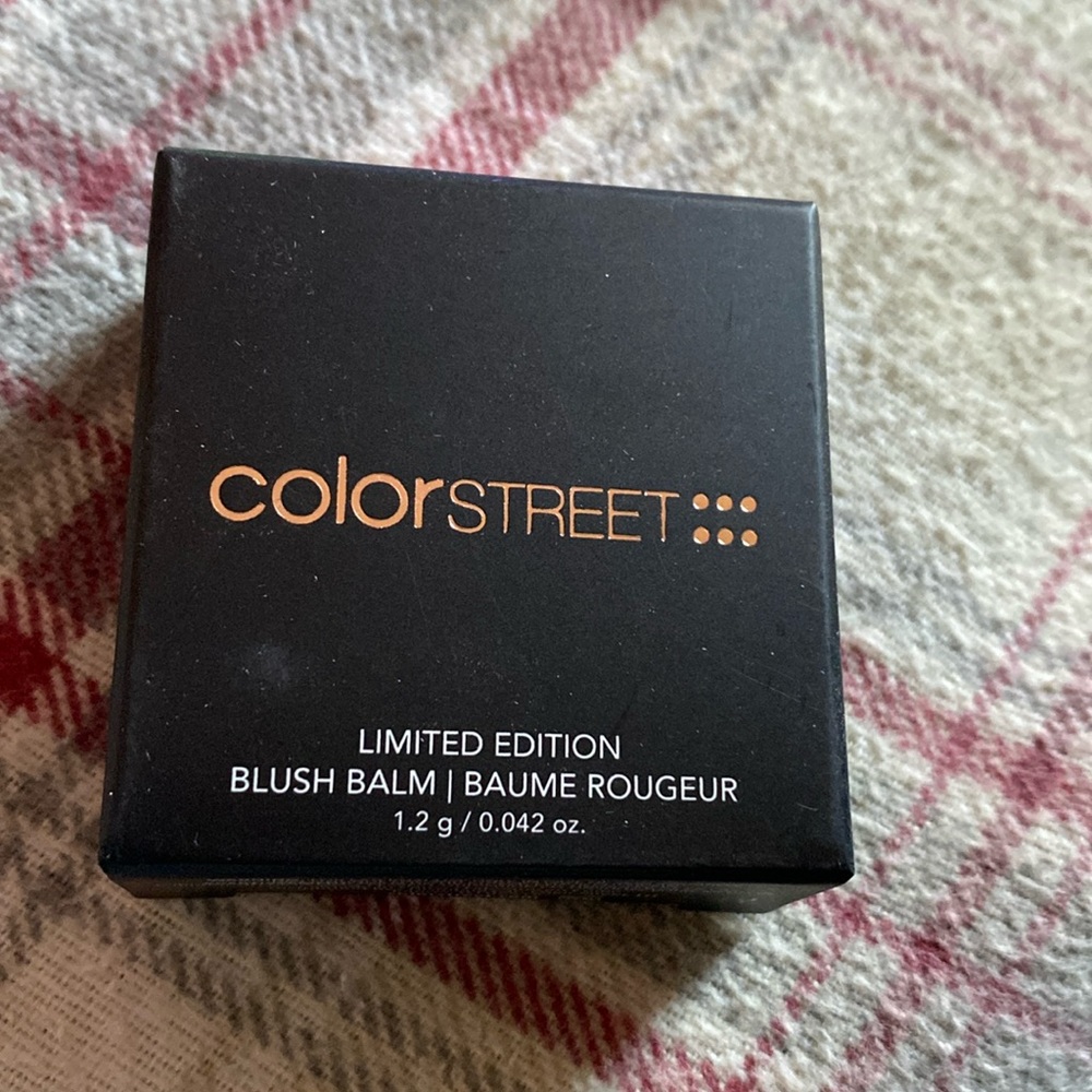 Colorstreet blush sample in Berry Vamp
